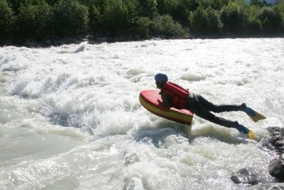  Nadar en aguas brava Alpes 